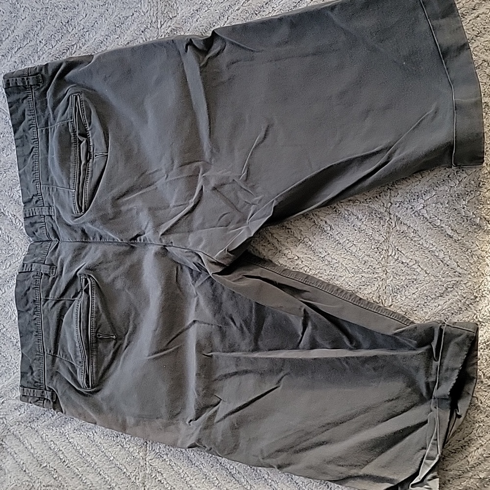 Plain short 🩶 - Picture 2 of 8